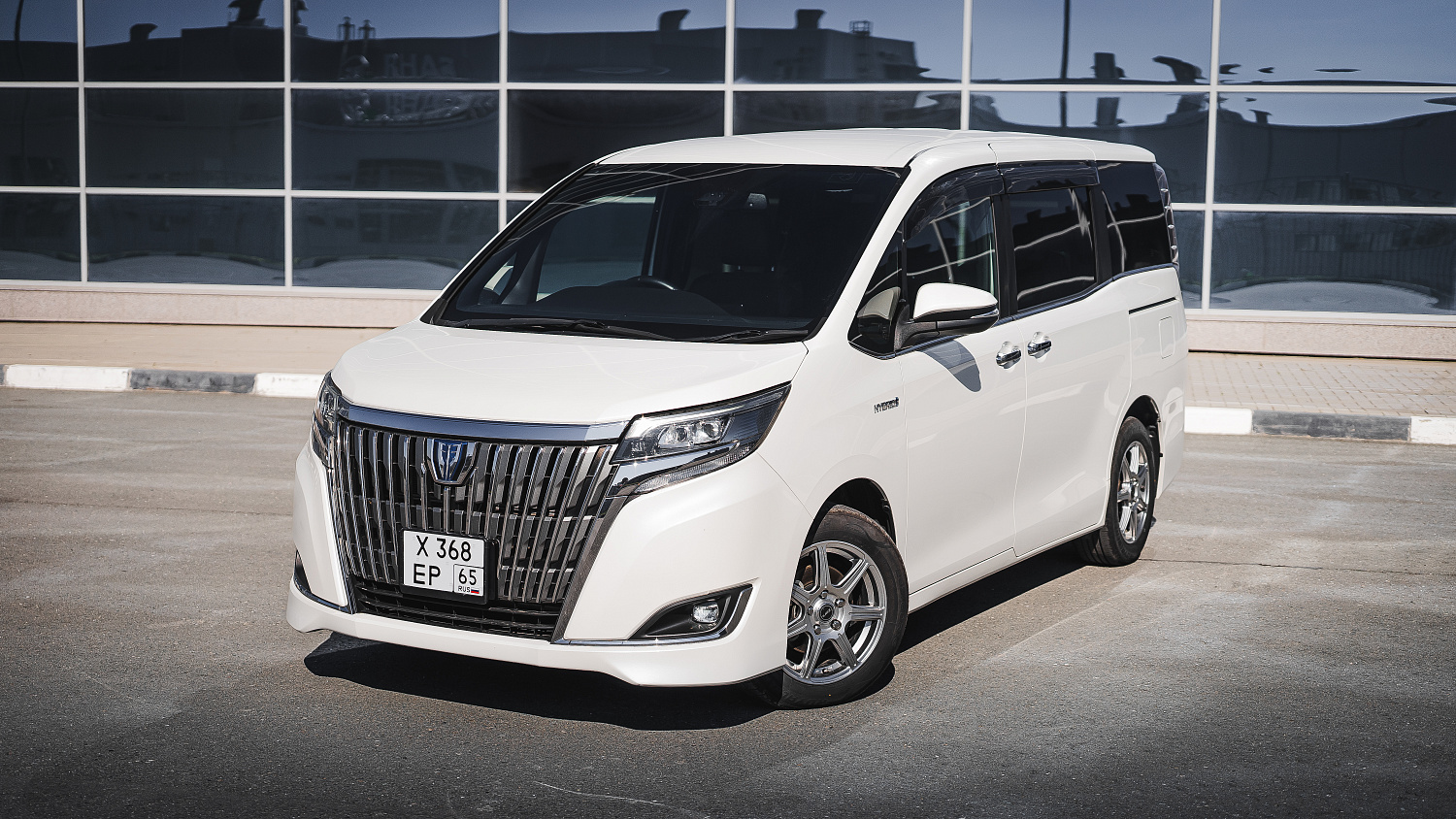 Toyota Esquire Hybrid