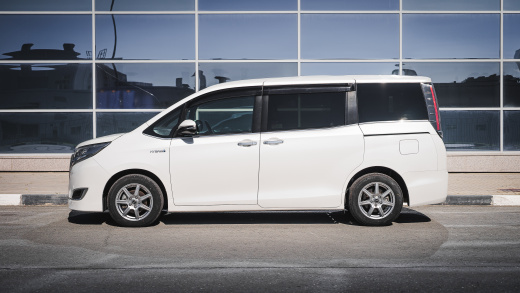 Toyota Esquire Hybrid