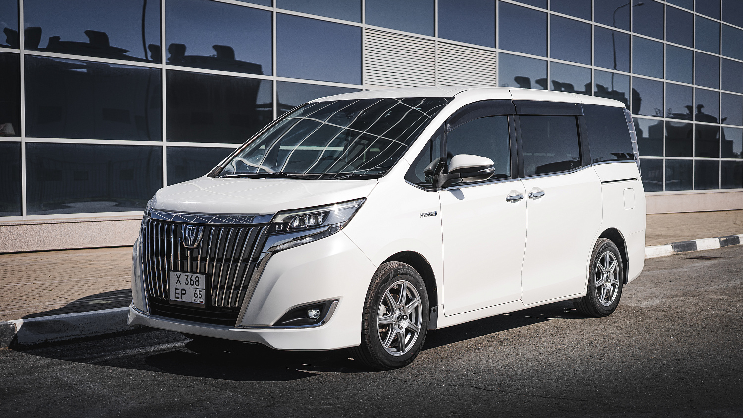 Toyota Esquire Hybrid