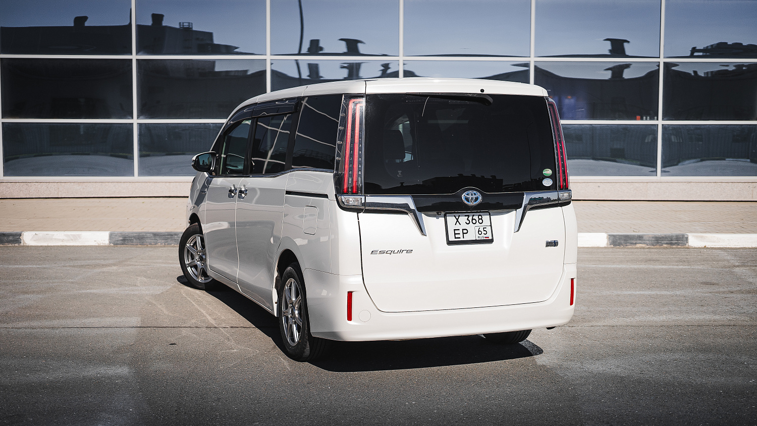 Toyota Esquire Hybrid