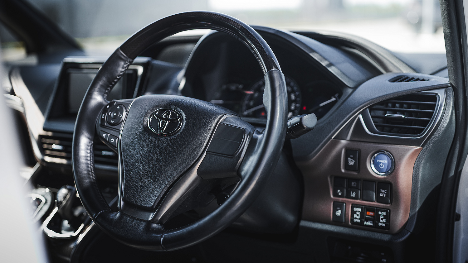 Toyota Esquire Hybrid